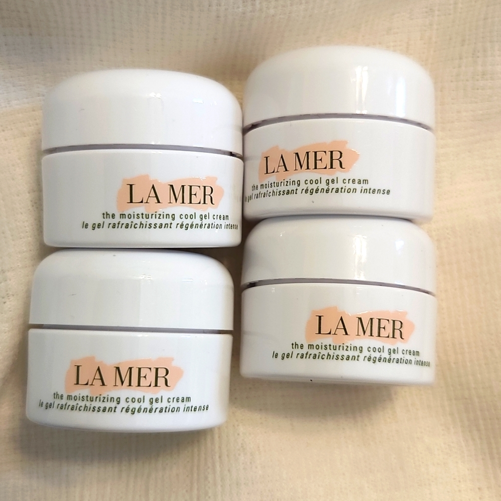 4 × 0.12 Oz trial size of the moisturizing soft cool gel cream